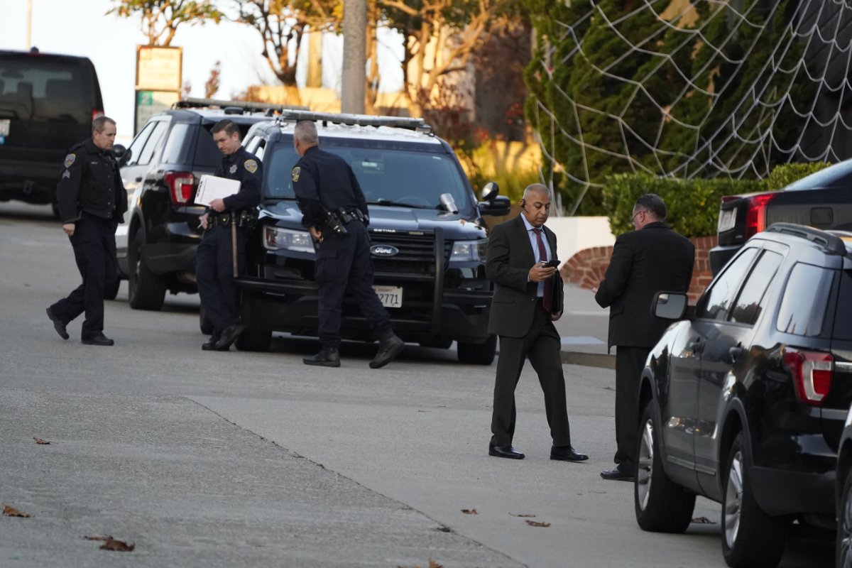 arabnews's tweet photo. US House Speaker #NancyPelosi’s husband assaulted with hammer at home; 42-year-old attacker arrested. #USviolence https://t.co/z7AYlnDA3H https://t.co/I5xnxGa2bT