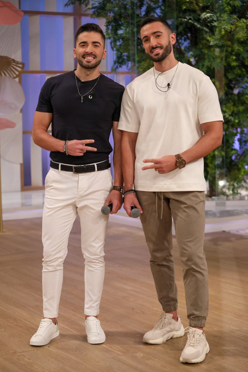 HeartbreakersRM's tweet photo. Amanhã a partir das 10:30 estamos de volta às vossas casas, desta vez no programa Dois às 10 da TVI 💛
#heartbreakersrm #doisas10 #tvi
Heartbreakers Rui & Marcos https://t.co/ceqtPboFIn