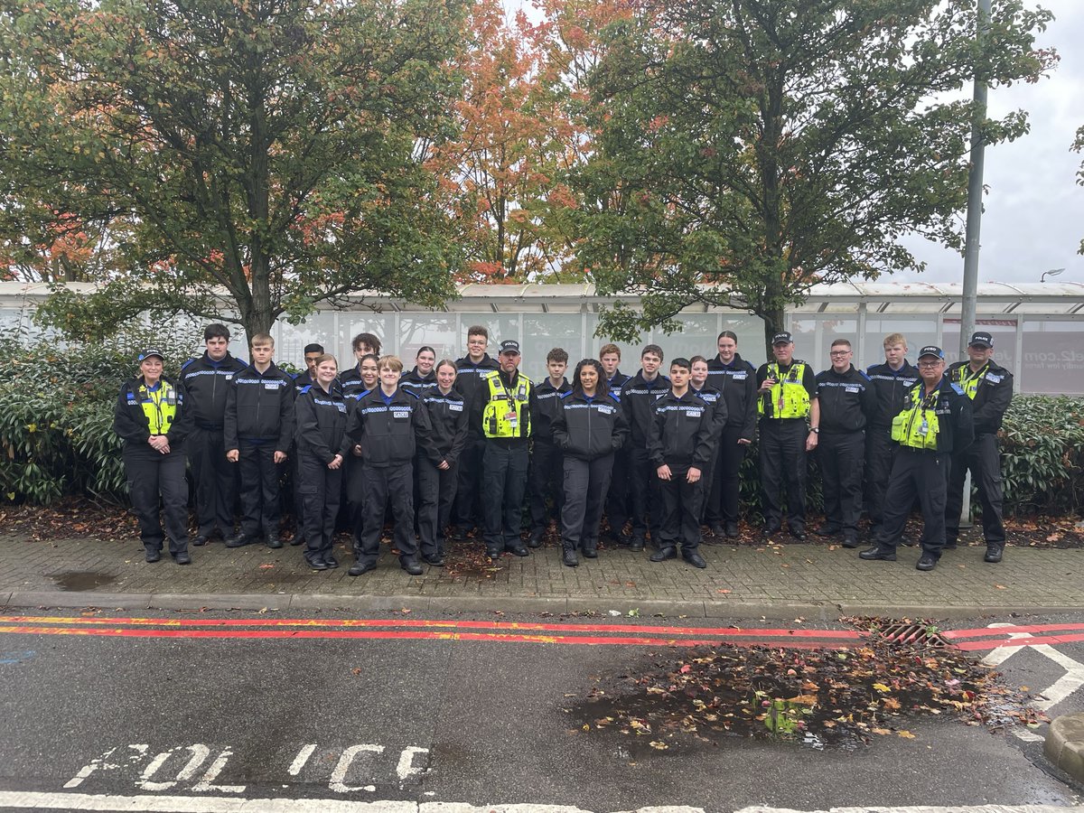 Our final stop of the day was @bhx_official to meet with @BHX_Police who took the time to give us a guided tour around the airport and allowed our Cadets to ask every possible question they could think of! Thank you for having us and we'll be back! #WhatAGreatView #Policing