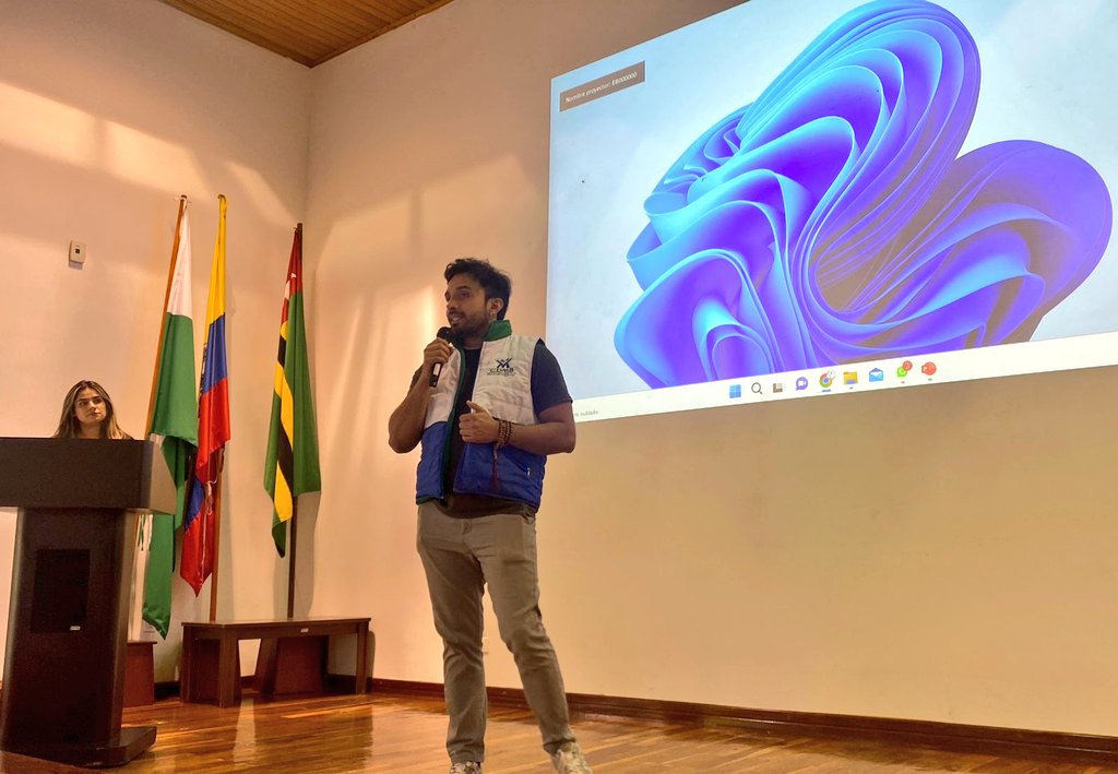 CARCDMB's tweet photo. Contamos con la participación de David Murcia, coordinador de #EconomíaCircular y producción más limpia de la #CDMB.
"Aquí vinimos a conocernos, crear redes de apoyo, buscar mecanismos de cooperación y hacer comunidad para el desarrollo local y sostenible".
#CDMBiodiversa https://t.co/S3ZHNoB0qM