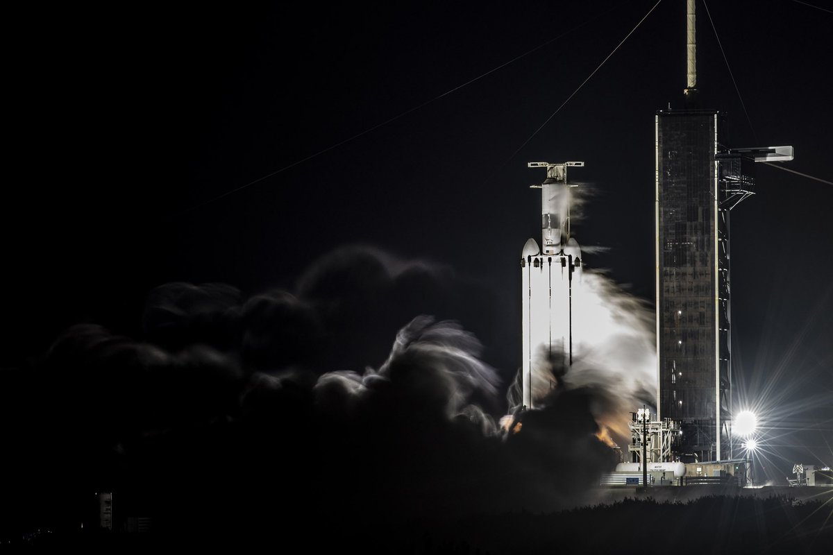 BoosterSpX's tweet photo. Static Fire Completed #FH4 🚀
Boosters #B1064-1 #B1065-1 #B1066-1
https://t.co/H63LlClVvX
📸 #SpaceX https://t.co/ebXeB0pFSQ