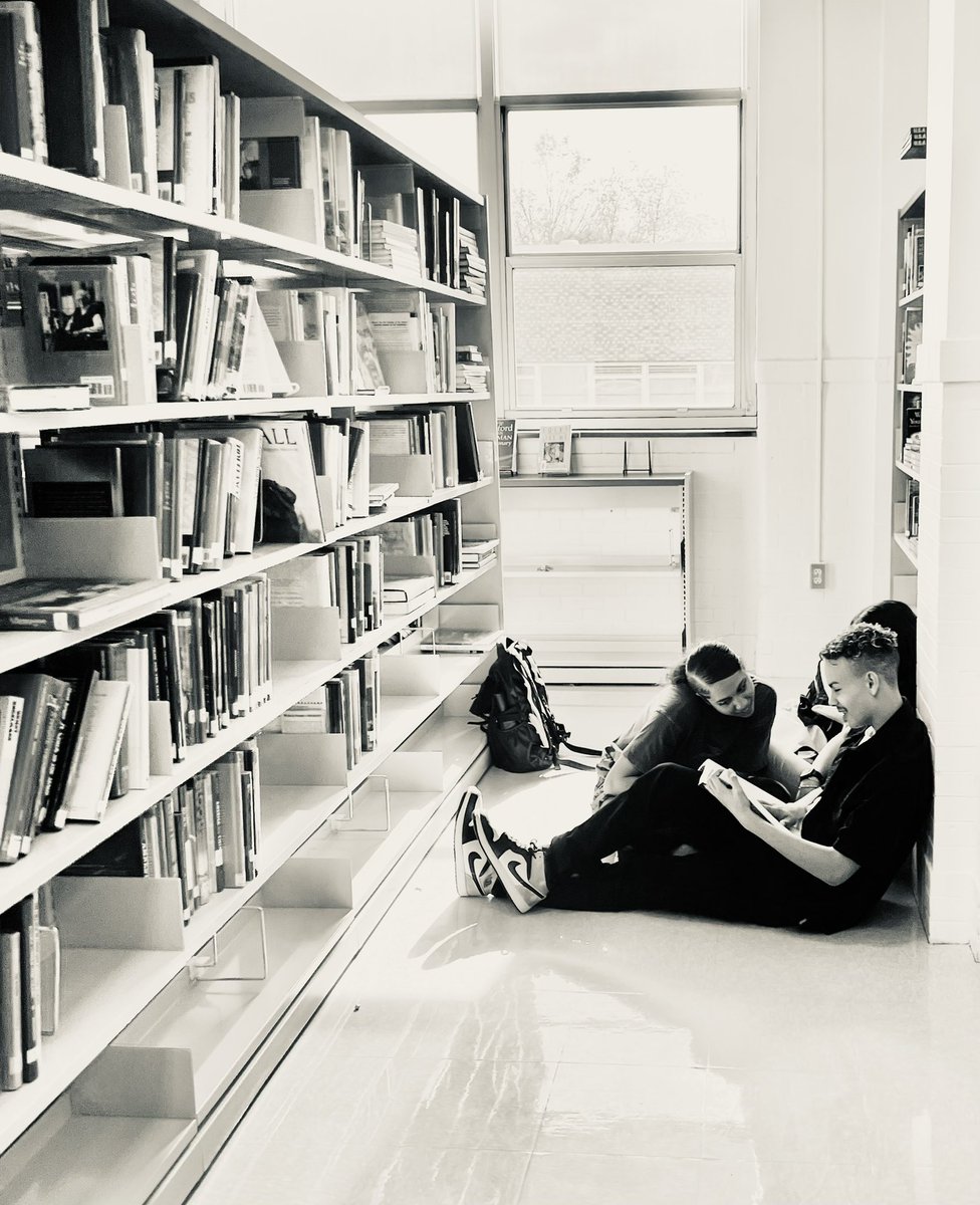 LisaComlyLMS's tweet photo. A jam-packed day in the @RDGschools RHS Library &amp; Media Center!! From research lessons with Mr. Long’s AP students to a visit with @Marvel action figure designer, @DavidVonner, R kids still found time to escape in a book. #rsdproud #librariestransform https://t.co/L3aYwPSeG6