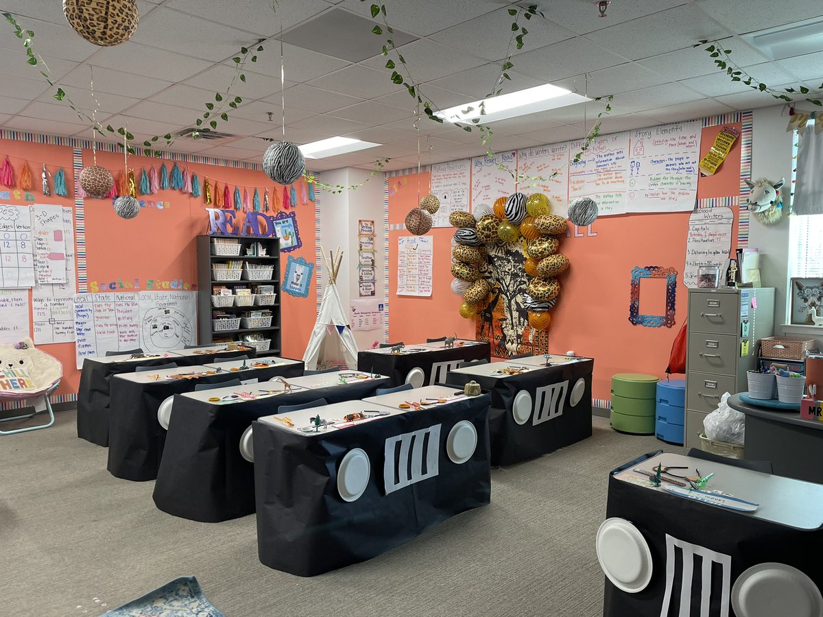 Room transformations in 2nd grade to really step it up with our research! #Trailblazers <a href="/PISDBryantElem/">Bryant Elementary School</a>