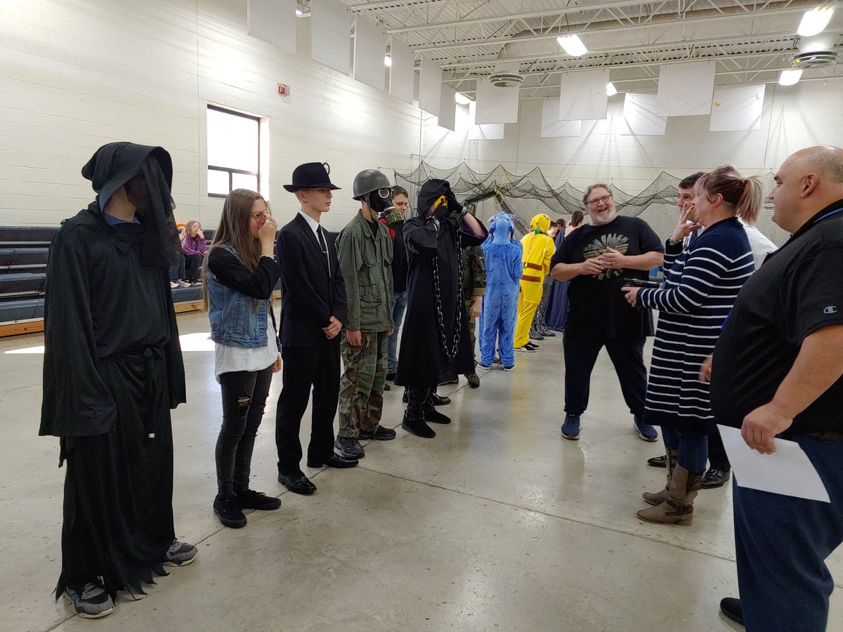 AllThingsBluSF's tweet photo. What a nice day! Presenting Driver Debbie Sanderson, one of 54 Devil of a Difference Award recipients, with a gift thanks to Gwen Mitchell State Farm &amp; seeing the intensity of the judges tasked with choosing the JROTC Halloween Formation Costume winners. #springfieldstrong https://t.co/CwFdEjL5v2