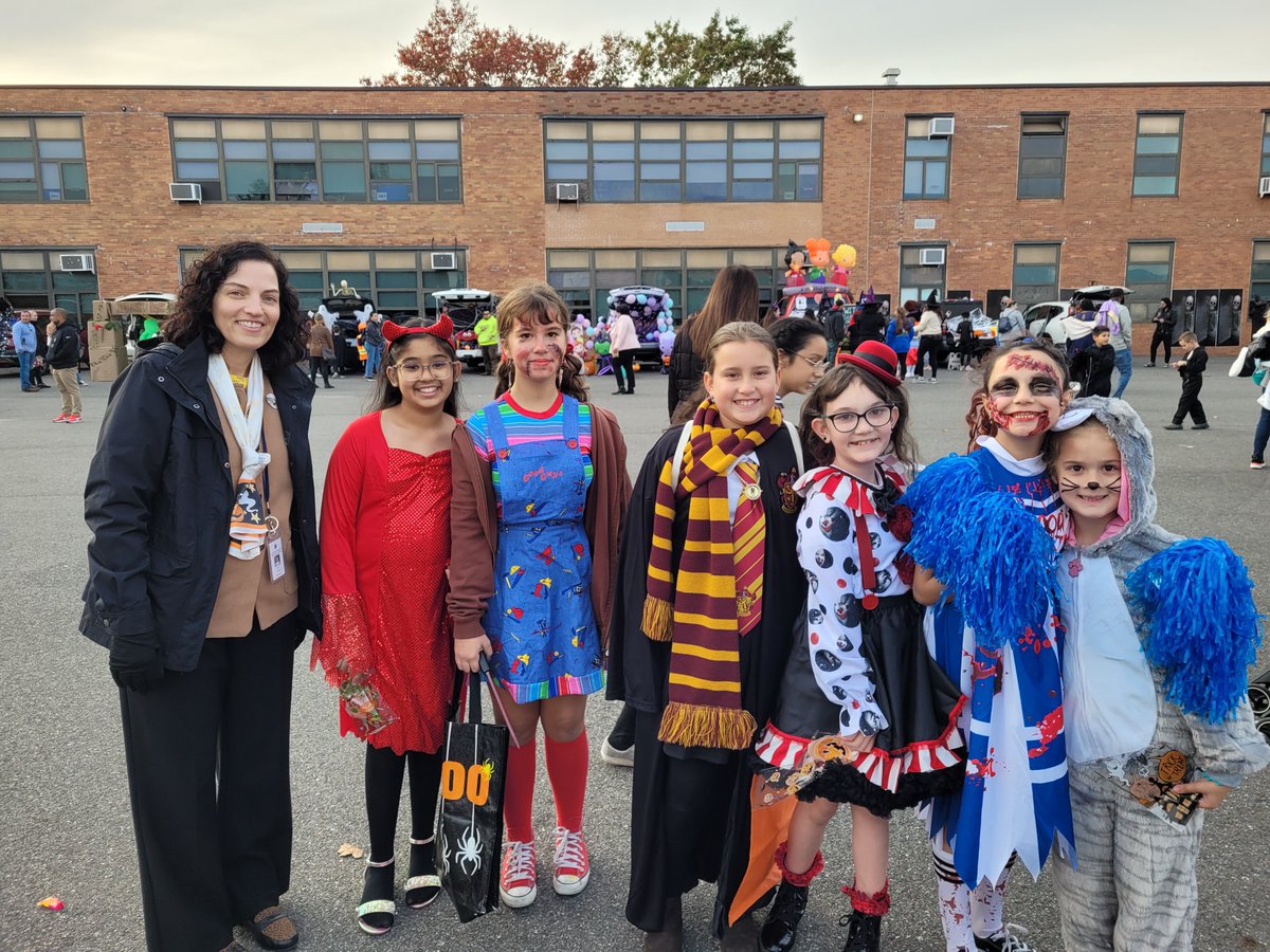 Great fun with friends at the <a href="/JamesADever/">James A Dever</a> Trunk or Treat! <a href="/VS13UFSD/">ValleyStream13UFSD</a> Thank you PTA partners!