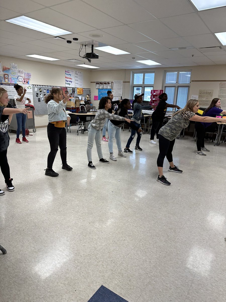 MrsEliasWCS's tweet photo. Our 6-8 POD enjoyed their Q1 PBIS incentive today: bingo, board games, cheerleading, reading, sudoku, fashion design, karaoke, and movies! https://t.co/teSakypNVE