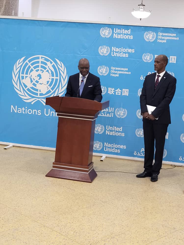 SNiyonzima18's tweet photo. Célébration différé de la Journée des Nations Unies avec @AAgbenonciMAEC @rachidrguibi2 et les partenaires. Vernissage expo photos: en images et en couleurs, les réalisations de @UNBenin. Partenaires pour #ODD. Merci @gouvbenin https://t.co/Rbd66Xa4zE