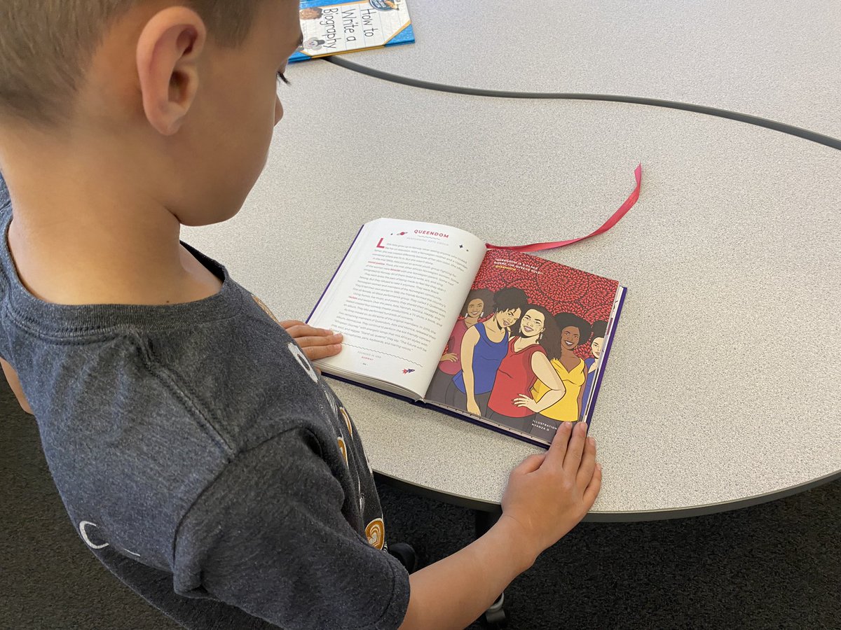 MsDejonge's tweet photo. Grade 4s used their investigation skills to examine different biographies and autobiographies! They are exploring the layout of these writing forms and their content! Way to go grade 4s! @MunnsPs https://t.co/m1MQtOMz2c
