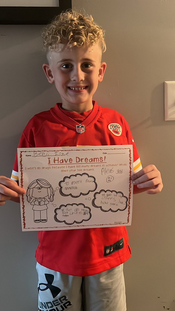 CoachInce's tweet photo. @PatrickMahomes make my kids dreams come true. #OBSESSED #wearsjerseyeveryday https://t.co/fvyvyfBHBF