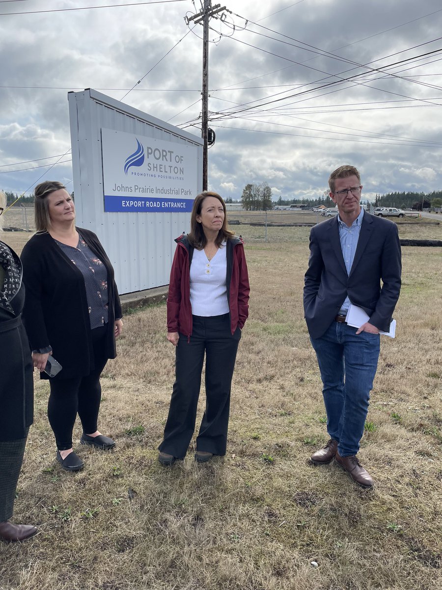Today I joined <a href="/RepDerekKilmer/">Rep. Derek Kilmer</a> in Shelton to discuss how the RECOMPETE Act will bring critical investments to rural communities.👷‍♀️✅
