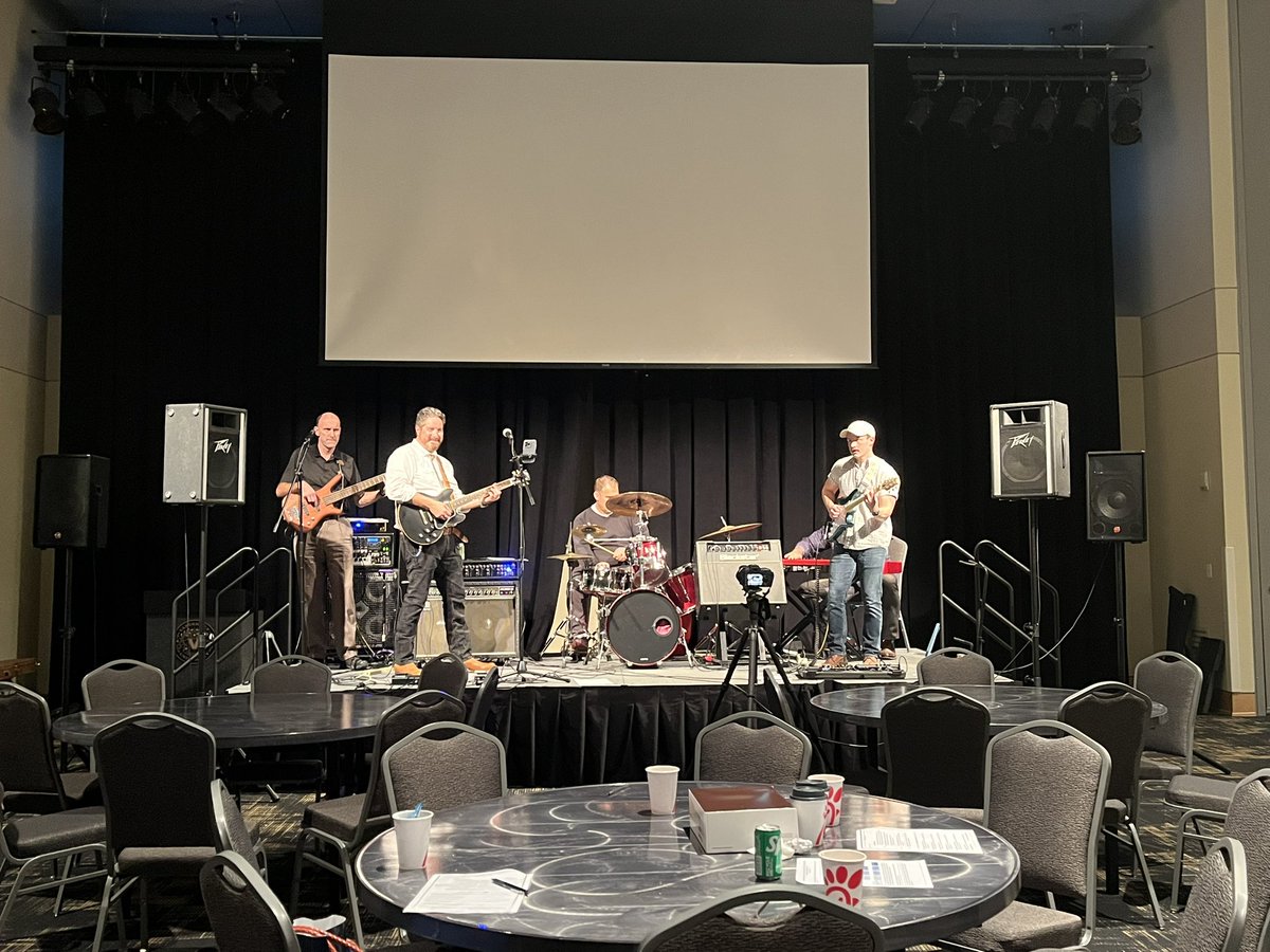 Closing out Biomaterials Day with a reception and performance by the Vanderbilt Initiative of Biofunky Engineerx (VIBE). Thanks to all who came and made it a great day! #VanderbiltBiomaterialsDay2022