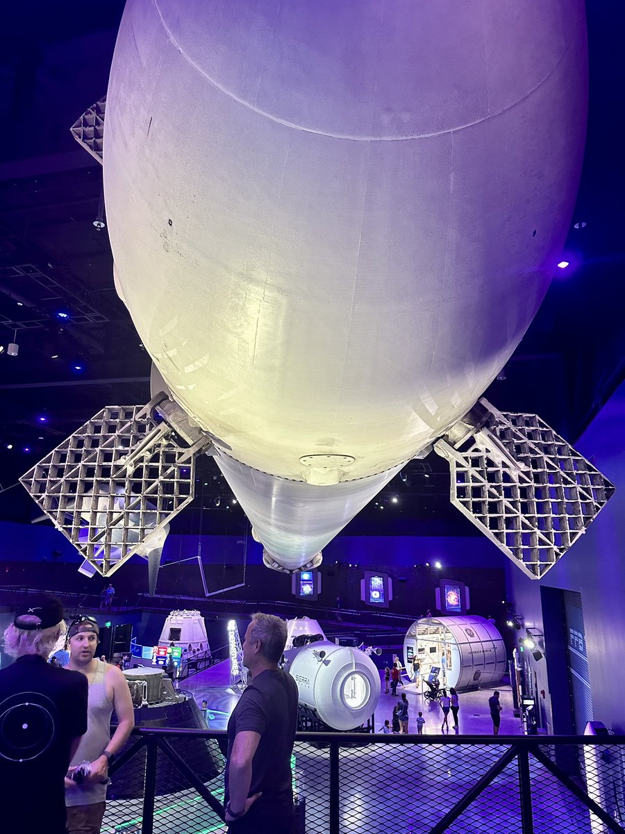 ElectricRob's tweet photo. Had a great visit to KSC with @DrKnowItAll16 and a private tour with @GoingBallistic5 after #teslaconfl Definitely Disney World for us space nerds! https://t.co/e9wdPOZUdG