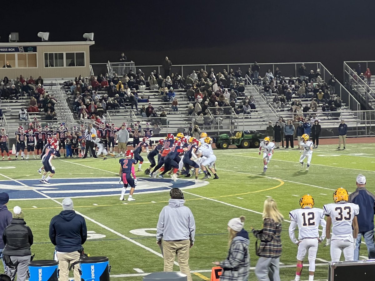 hausmanjennifer's tweet image. Let’s go Muhlenberg!  Last game of the year! 🏈💙💛 #muhlpride @muhlsd @MuhlsAthletics