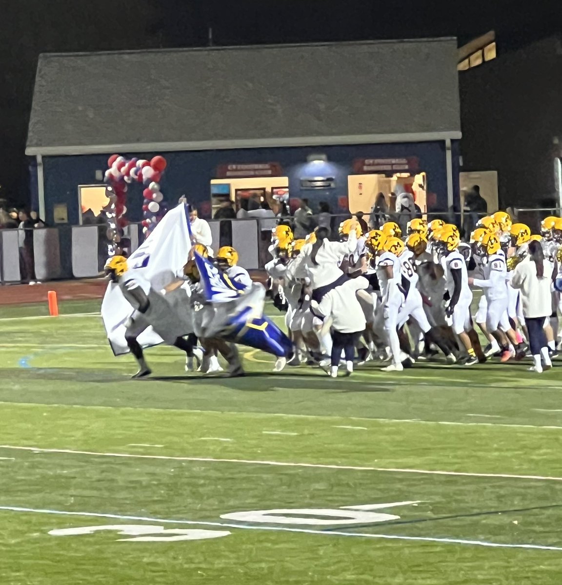 hausmanjennifer's tweet image. Let’s go Muhlenberg!  Last game of the year! 🏈💙💛 #muhlpride @muhlsd @MuhlsAthletics