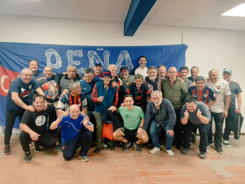 drcesarfrancis's tweet photo. Maravilloso encuentro con la Peña "Colorado" Gauna de Chascomús . Gracias por el intercambio de ideas, experiencias, el afecto y el asado! Enorme el trabajo que hacen por y para #SanLorenzo. Amor y compromiso por los colores. Volveremos @caslachascomus !!! https://t.co/YCSyFKN3QO