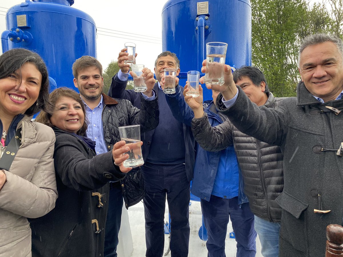DPRLaAraucania's tweet photo. INAUGURACIÓN APR PITRELAHUE💧👏 Más de 400 personas beneficiadas🇨🇱
🔴 Hoy, el delegado @josemontalva se trasladó hasta el sector #RobleHuacho de #PadrelasCasas, para encabezar ceremonia de inauguración del sistema de APR, que permitirá que 98 familias tengan agua en sus hogares https://t.co/aDmeFAozNX