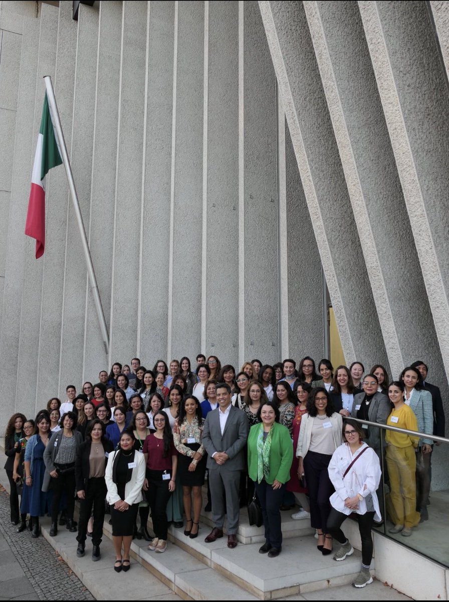 Escuchar compartir coincidir en #5EMHEuropa en <a href="/EmbaMexAle/">EmbaMex Alemania</a> con grandes mujeres. Escuchar experiencia de vida y trayectoria migrante que inspiran. 👏<a href="/maricela_daniel/">Maricela Daniel</a> <a href="/CeciliaVB_Mx/">Cecilia Villanueva</a> <a href="/nancy_bravo12/">Nancy Bravo</a> <a href="/Estefi_Pag/">Estefanía P. Aguilar</a> y más