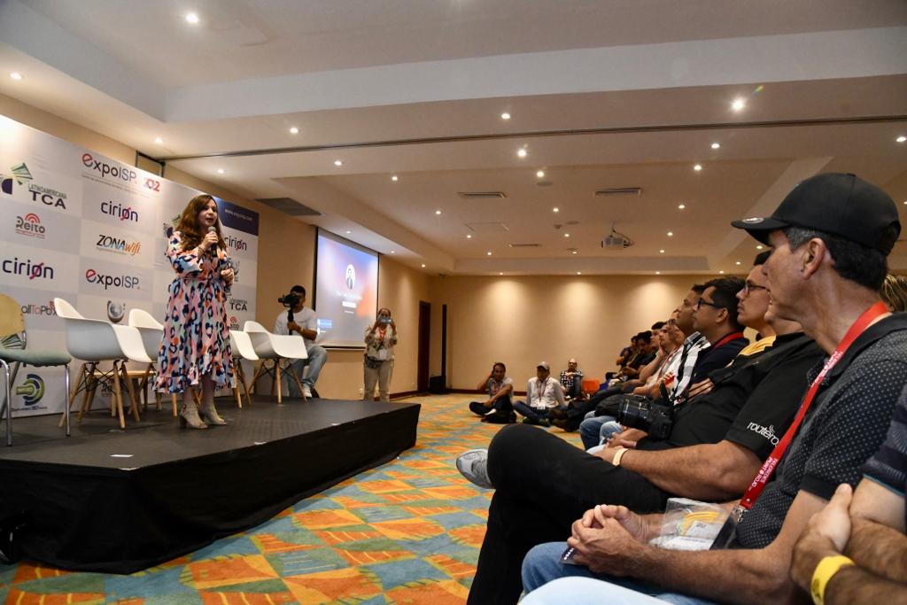 RedInterTvCol's tweet photo. Gracias al @Ministerio_TIC por su participación en #ExpoISP. Su compromiso con la industria es evidente y nos llena de esperanza. @SandramUrrutia
@loretvcomunita
#RedIntercable #RITVCOL #MinTIC https://t.co/Wbs7RyEUrZ