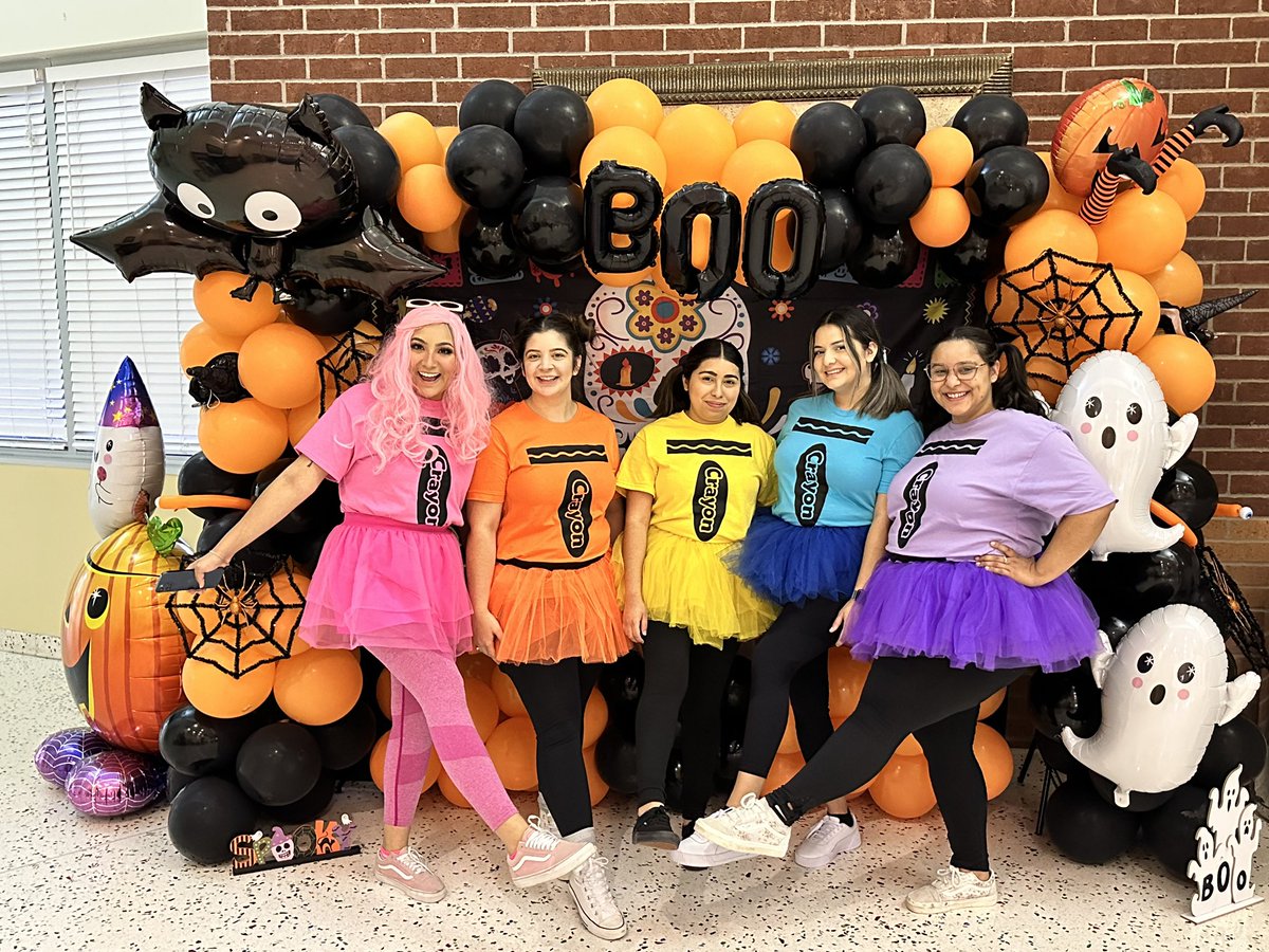 Huebner_Teaches's tweet photo. We love dress up days! 🖍🎃👻 https://t.co/QdREUDQfNU