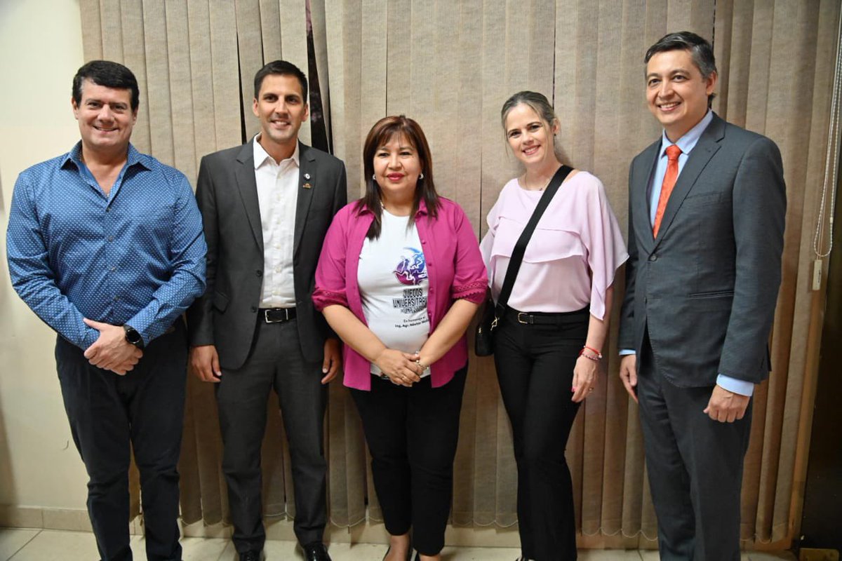DiegoGaleanoH's tweet photo. ➕2️⃣0️⃣0️⃣0️⃣0️⃣Estudiantes de 1️⃣4️⃣ facultades de la @una_py competirán en los Juegos Universitarios
Con alegría recibiremos en la @sndpy las competencias de #Atletismo🏃🏻♀️, #TenisDeMesa🏓, #Tenis🎾 y #Pádel🎾
Gracias al #FEUNA por la invitación para ser parte.
#ElDeporteNosUne🤝🏻 https://t.co/gYsbkeimhc