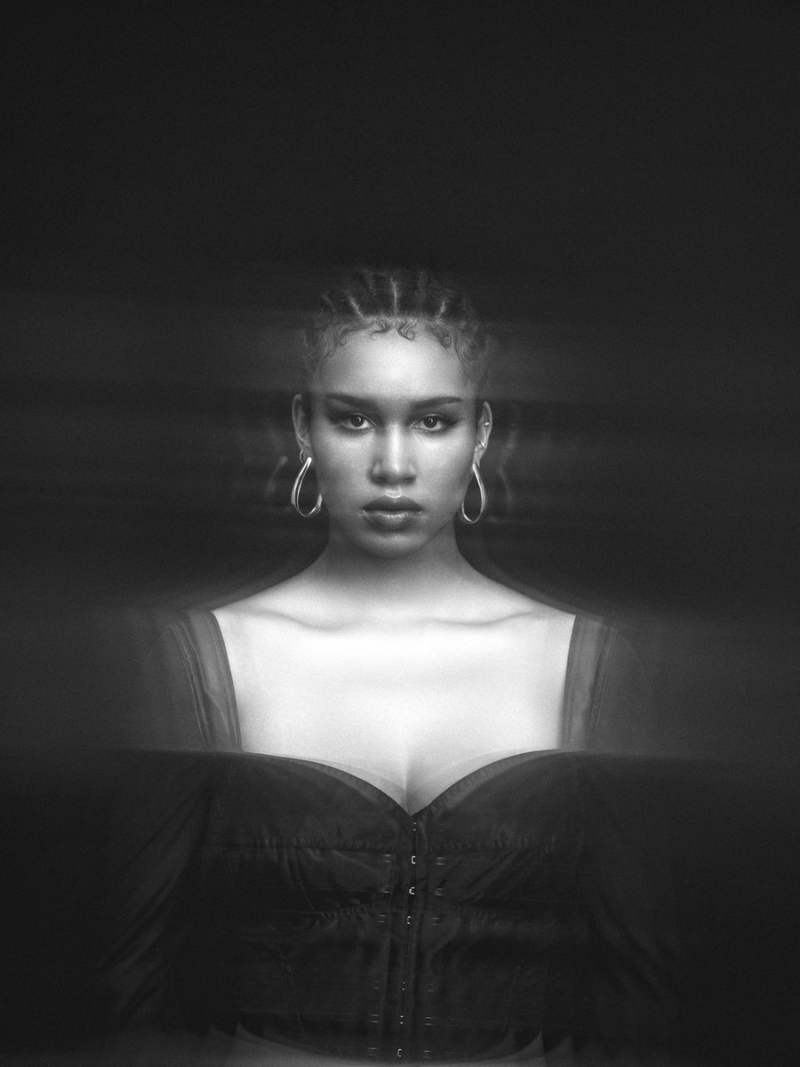 SofiaWylie's tweet photo. Dreaming…. 

Mag: Galore Magazine 
Photog: @jdthecombo
Asst: @orensiddo 
Writer: @moyamusic_
Graphics: Kevin Jackson / @burban
Stylist: Wilford Lenov / @wilfordlenov  
MU: Robert Bryan / @robertti 
Hair: Ursula Stephen / @ursulastephen 
Production: @tunnelmediagroup https://t.co/WyaqO8xnYS