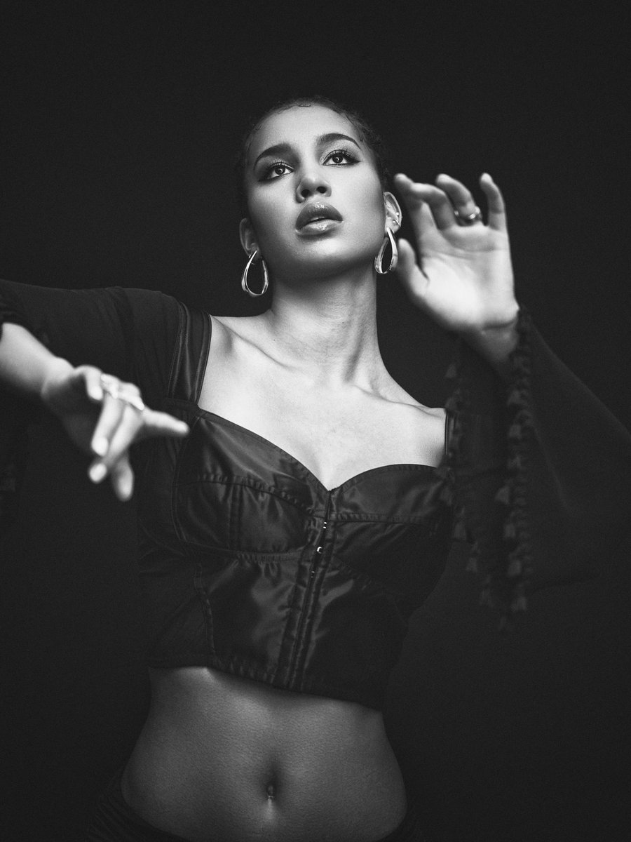 SofiaWylie's tweet photo. Dreaming…. 

Mag: Galore Magazine 
Photog: @jdthecombo
Asst: @orensiddo 
Writer: @moyamusic_
Graphics: Kevin Jackson / @burban
Stylist: Wilford Lenov / @wilfordlenov  
MU: Robert Bryan / @robertti 
Hair: Ursula Stephen / @ursulastephen 
Production: @tunnelmediagroup https://t.co/WyaqO8xnYS