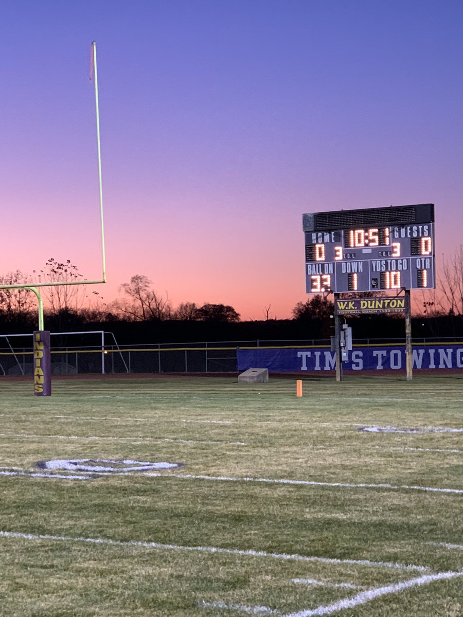 JonDPayneCMAA's tweet photo. Beautiful night in Mechanicsburg for some @OHSAASports Playoff Football.  Go Panthers! https://t.co/8Q0zlHvVmt