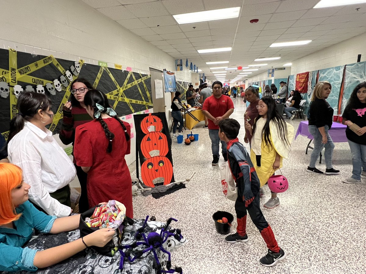 McallenDeca's tweet photo. DECA members giving out candy for the McAllen Memorial Spooky Stangs! https://t.co/cHuJPFvGho