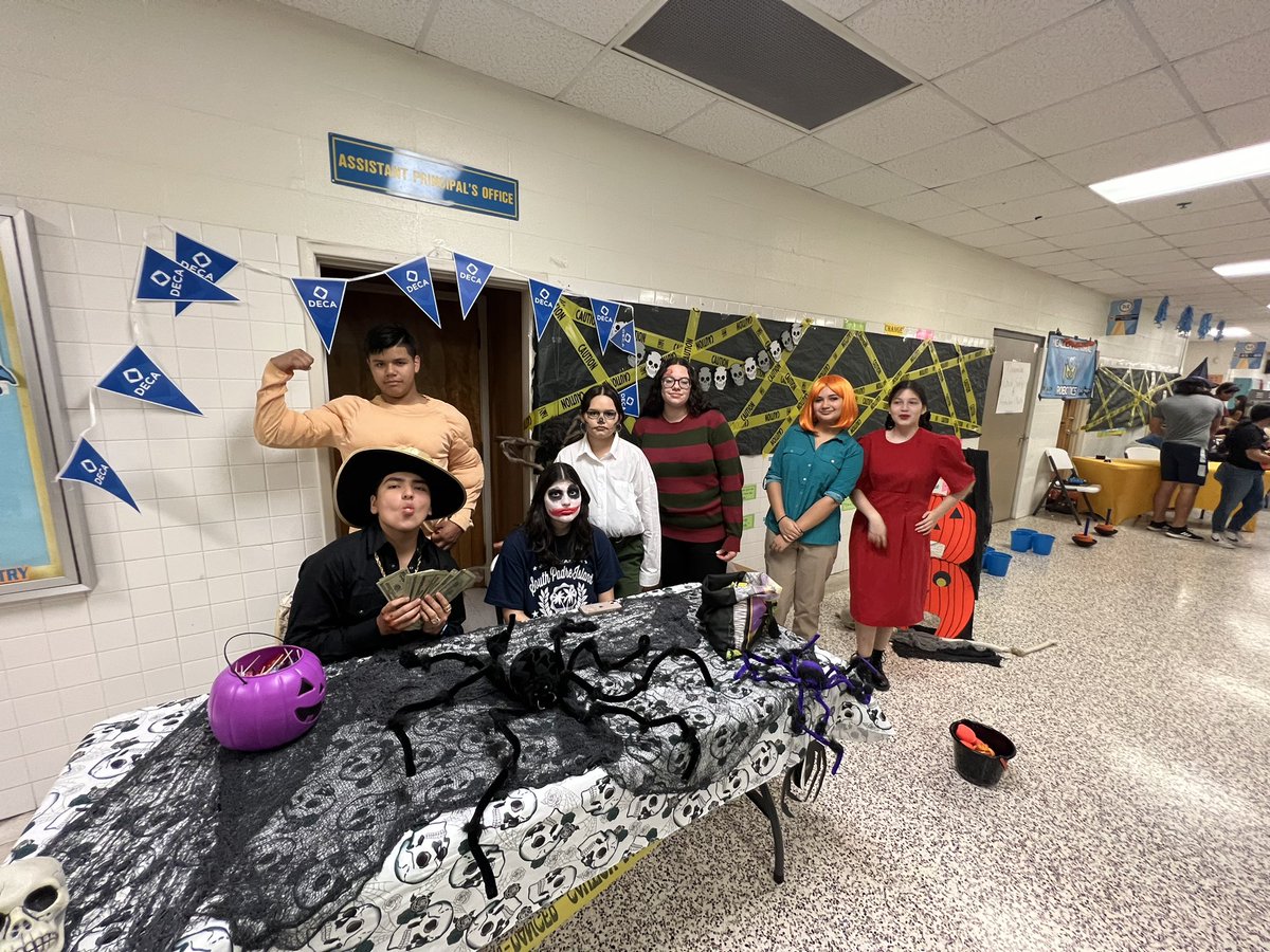 McallenDeca's tweet photo. DECA members giving out candy for the McAllen Memorial Spooky Stangs! https://t.co/cHuJPFvGho