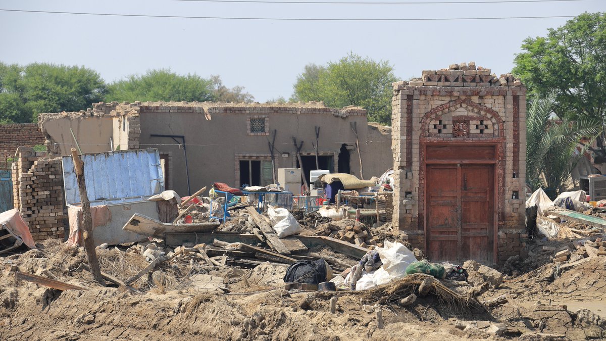 The #PakistanFloods assessment shows both the unprecedented devastation & the monumental challenge that lies ahead. The int'l community must act now and provide the resources needed to help people rebuild their lives and livelihoods: bit.ly/3SHVdS3 #ResilientPakistan
