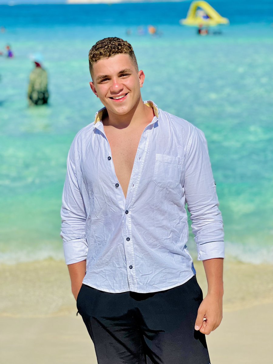 خطاويك في السما حارسها🖤🖤