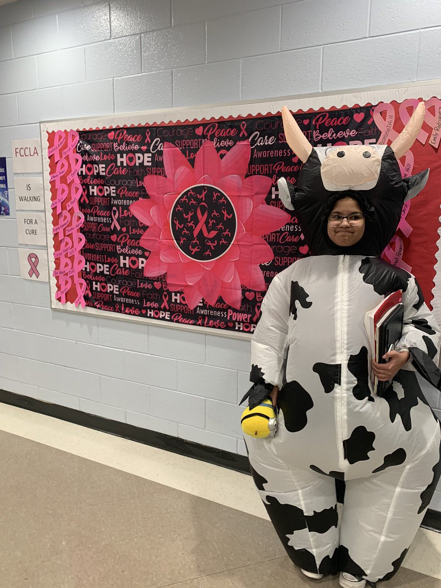 pauldwestfccla's tweet photo. “Two Miles for Two Dollars" Walk-A-Thon for Breast Cancer Awareness Month. @forts_a @prin_pauldwest @PaulDWestMiddle @FCSCTAE @PDW_Healthcare @GAFCCLA #BreastCancerAwareness https://t.co/4wK3fAglBl