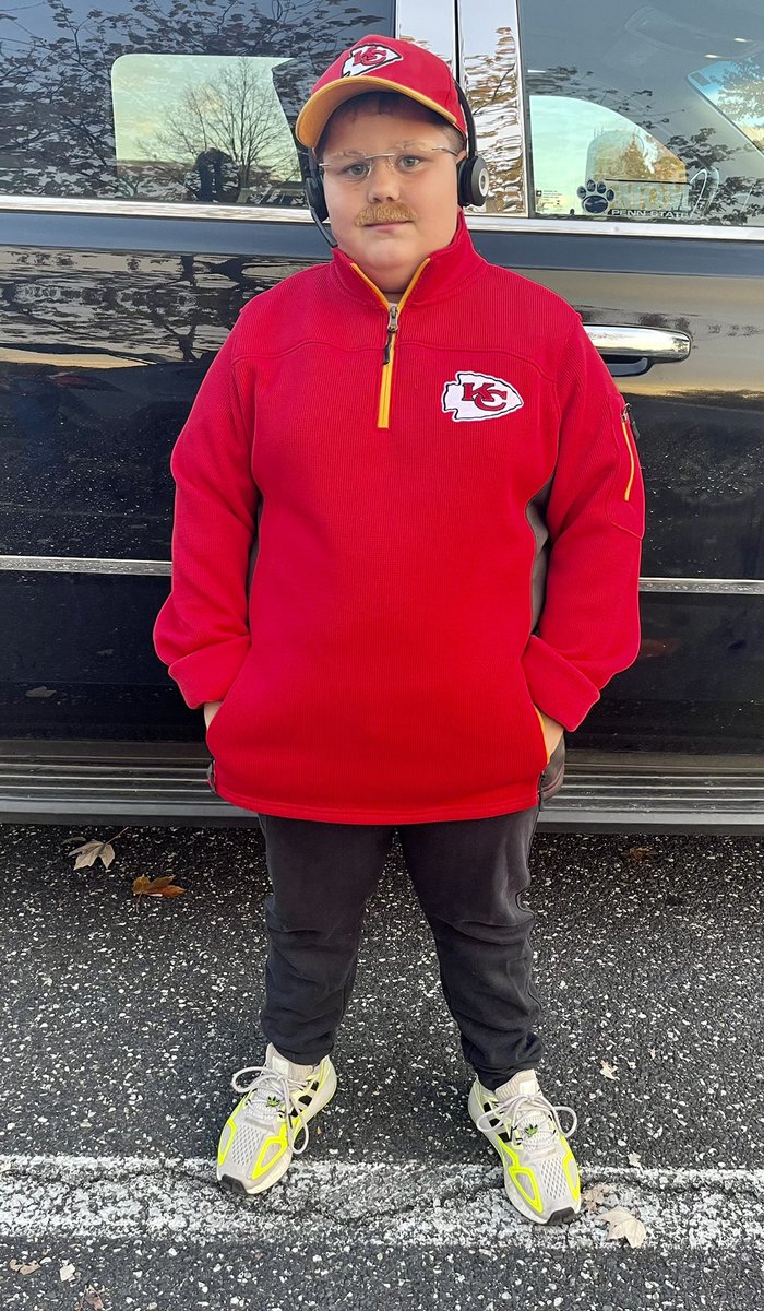 engageby's tweet photo. Can’t tell if this if my kid or Andy Reid’s?! @GagebyJaxon @Chiefs @tkelce @PatrickMahomes #HappyHalloween #ChiefsKingdom #TrickOrTreat #superfan https://t.co/WR4yUQPxsM