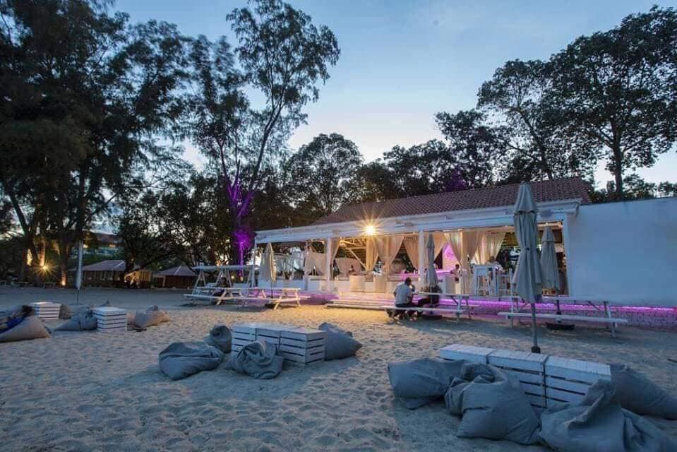 Malam-malam lepak pantai memang bestkan! Salah satu lokasi percutian menarik di Kuantan. Port yang dekat dengan pantai. 😍

📍Adena Beach Resort, Kuantan