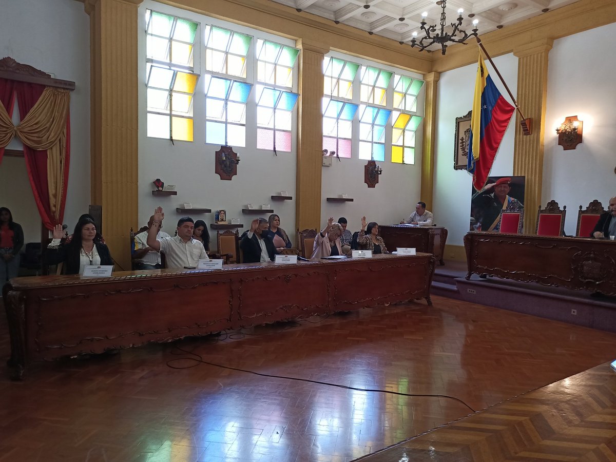 daymardavila's tweet photo. #28deOct | Hoy acompañamos a nuestra legisladora y compañera @RitaRojaa a la sesión Extraordinaria del CLEBM dónde se aprobaron recursos a varias direcciones del Estado Mérida.
@alcidesmonsalve @inocenteruiz https://t.co/6ys89Tt47g