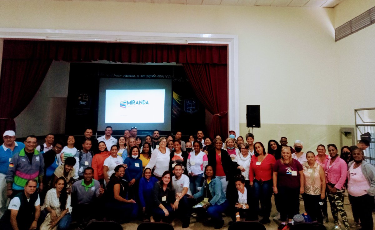 rosabecerra3's tweet photo. #Miranda Realizamos el Encuentro por la Calidad Educativa desde la UEN El Libertador, en Chacao, con las 5 líneas estratégicas: Lectura y Escritura, Ciencias y Matemática, Historia, Identidad y Soberanía, Cultura y Arte, y Deportes y Salud Física a los 21 planteles priorizados. https://t.co/auUTHr0cem