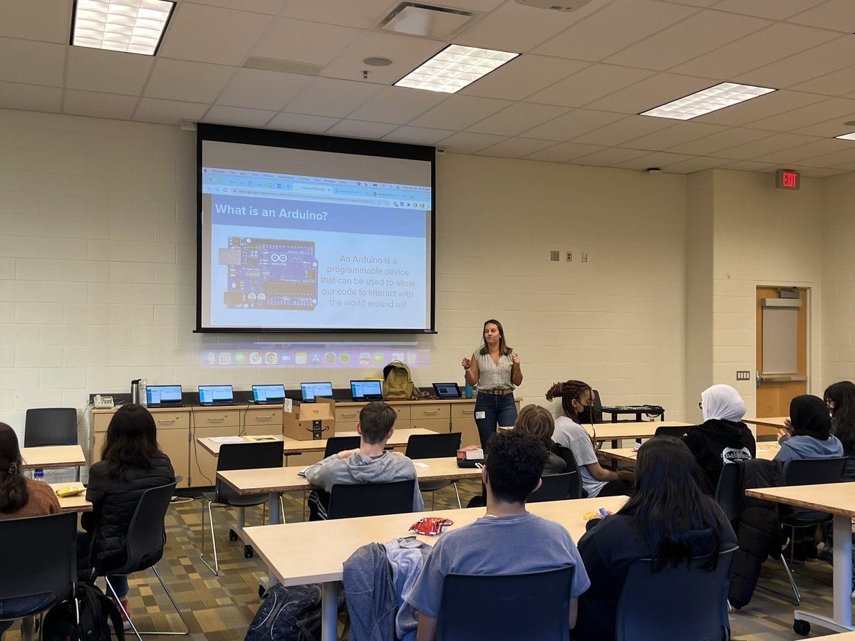 WHS_Maitland's tweet image. Reinforcing Wakefield’s #STEM Club circuitry learning w/Julia from @CodeHS. Energizing to see the excitement about learning to code using #Arduinos. @principalWHS @SuptDuran @APS_STEM @DEI_APS @wakefieldptsa @WHSHappenings