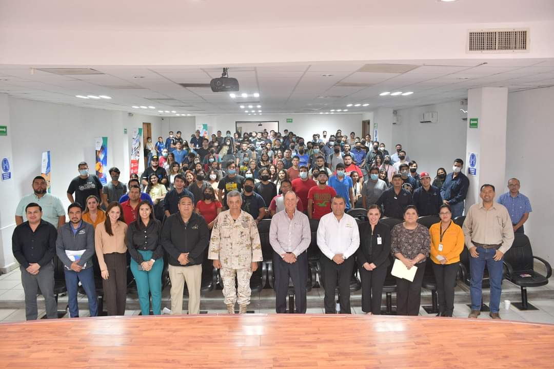 UTnortecoahuila's tweet photo. Fortalecer el Civismo es parte del #NuevoRumbo de nuestra Universidad, buscando la formación integral de nuestros alumnos, recibimos al Gral. Brigadier Fausto Torres quien les platicó sobre la Seguridad Nacional. #CorrecaminosSiempreAdelante https://t.co/5em55WQytR