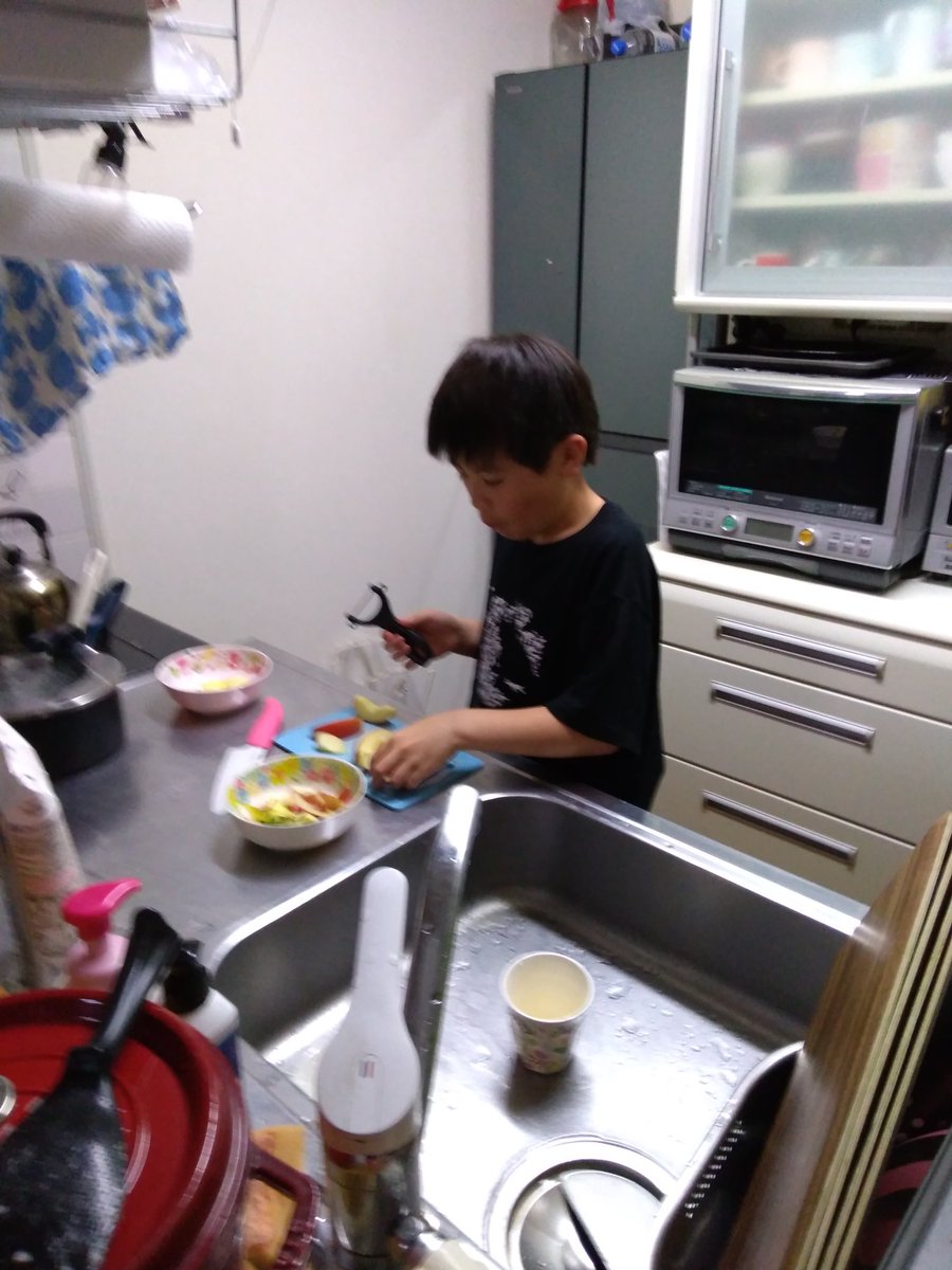 uk0411221's tweet photo. 風呂でスイカレボリューションを鼻歌してた我が息子です。左4年前、右去年。
流しが汚いのは無視してください（笑）
もう祭りにも付いてこないですが、お陰様で元気です。
もうすぐ高校受験です。9月から塾に通ってますが、どうなることやら。。。 https://t.co/gJDRmZeRnM