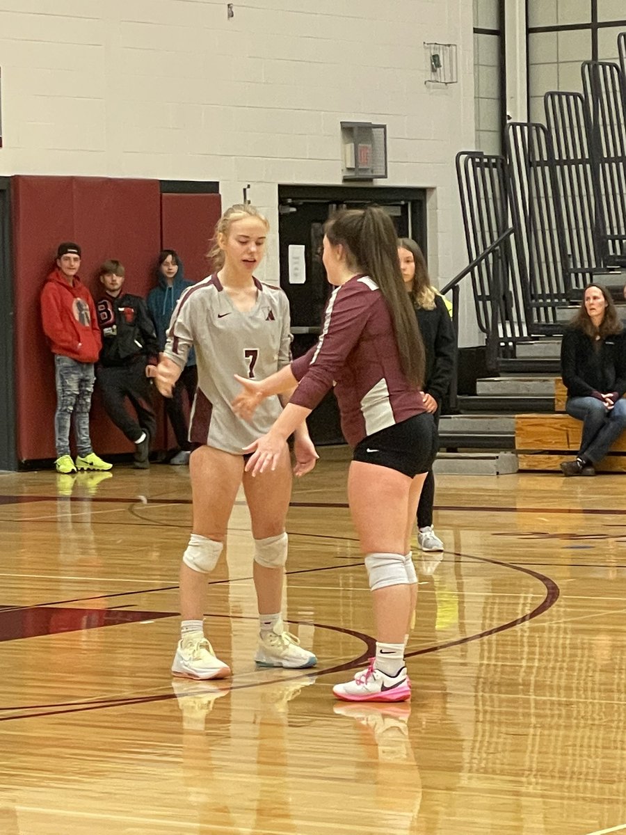 NewarkAthletics's tweet photo. Newark takes the third set 25-20 and wins the match 3-0 to advance to the @sectionvgvball Class B Semifinals. ๐ฆ #GoREDS #GREATTEAMATES https://t.co/lkJmTk8vY3