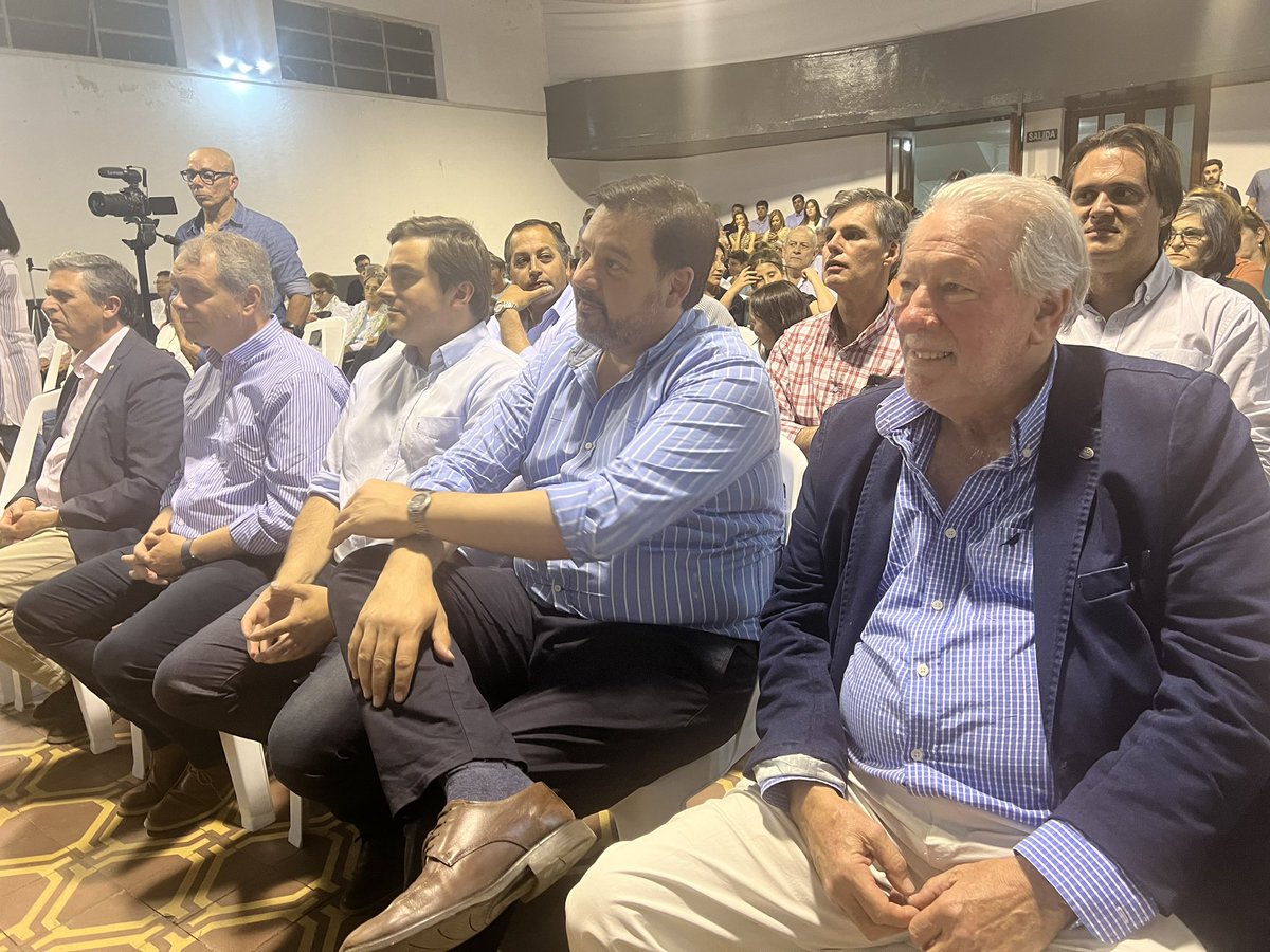 nchiesa's tweet photo. #Ahora acompañando en el Acto Inaugural de la 13ra Fiesta de la Leche en #Cardal #Florida Acompañando una evento que celebra una producción tan importante para nuestro país y en especial para nuestros productores familiares @LuisCarresse @lanzadib @adrianbatllista @MGAPUruguay https://t.co/KlLmUr72Dz