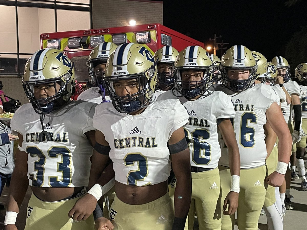 tcchsyjfootball's tweet photo. Strap in! Here we go! #TheCounty #TogetherWeSwarm #W1NTHEDAY #BeatLee https://t.co/DsWOVjBkWY