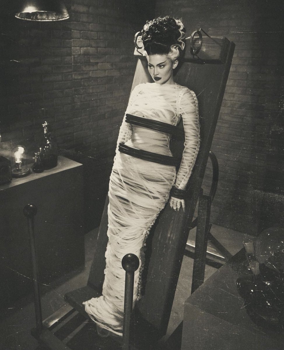 PopBase's tweet photo. Kylie Jenner unveils Bride of Frankenstein costume for Halloween. https://t.co/llf6e4kQXd