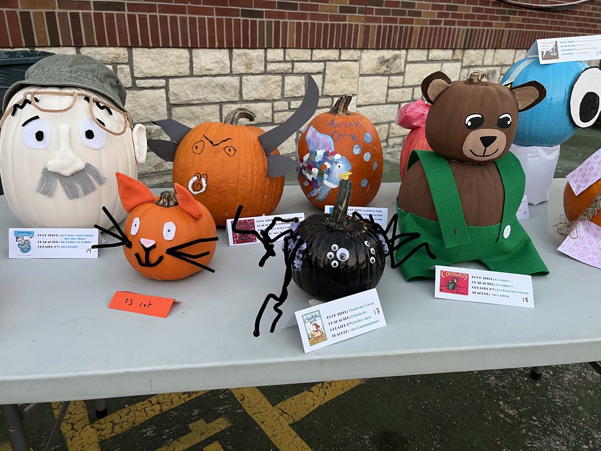 Franklin families enjoying the “Costume Parade and Haunted Trail” event ⁦<a href="/LPSFranklinElem/">Franklin Elementary</a>⁩ on this perfect October evening.  We have great attendance tonight. Thank you Franklin PTA and parent volunteers for making this family, fun event possible. ⁦<a href="/LIBERTYSCHOOLS/">LPS53</a>⁩