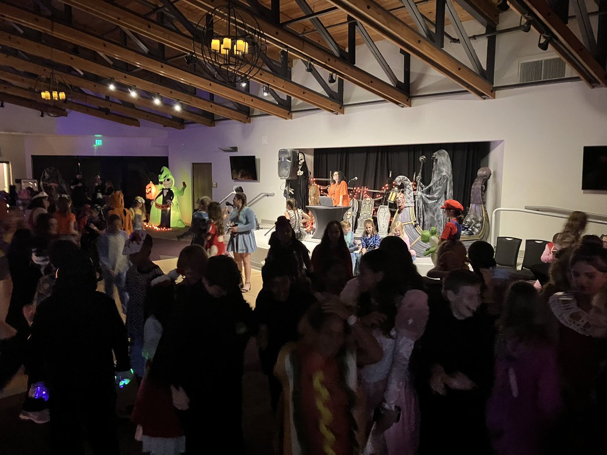 OviedoRecNParks's tweet photo. Yup, it’s full blown nuts! 😋 

#5thGradeDance #Halloween https://t.co/pxWFK8VBWk