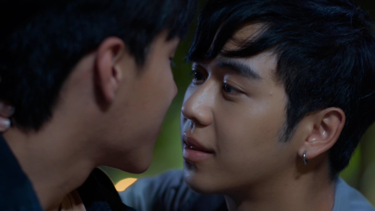 Kalen04190921's tweet photo. Thanks NeoLouis as Kanlong and Thuaphu ❤️❤️ Love both of you😚😚
Looking forward for both of you as main cp in a BL series ya ❤️❤️
#GMMTV #NeoLouis #neo_neos #louis_thanawin #TheEclipseSeriesFinalEP https://t.co/tjivGNUa2Y