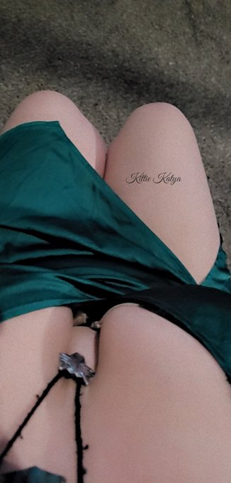 1 pic. New toy & new dress. Definitely ready for a date night. I will being doing a ppv on my Onlyfans