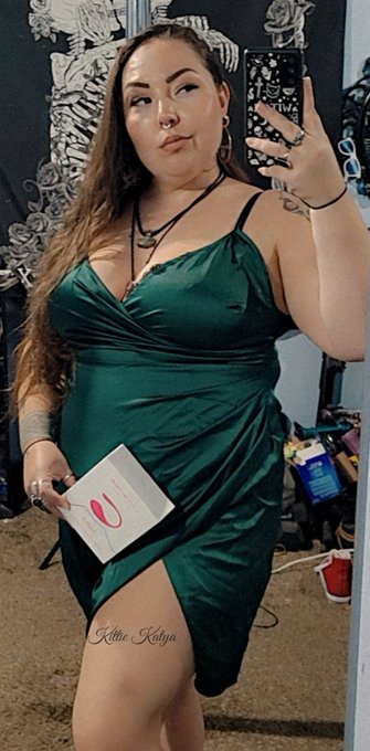 2 pic. New toy & new dress. Definitely ready for a date night. I will being doing a ppv on my Onlyfans