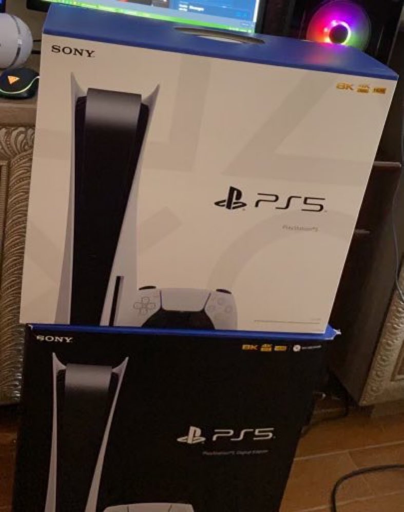 Bxckwood_'s tweet photo. Shoutout to @PS5StoreDrop just arrived today PS5 disc and Digital thanks again ‼️ https://t.co/9YhSadUnFo