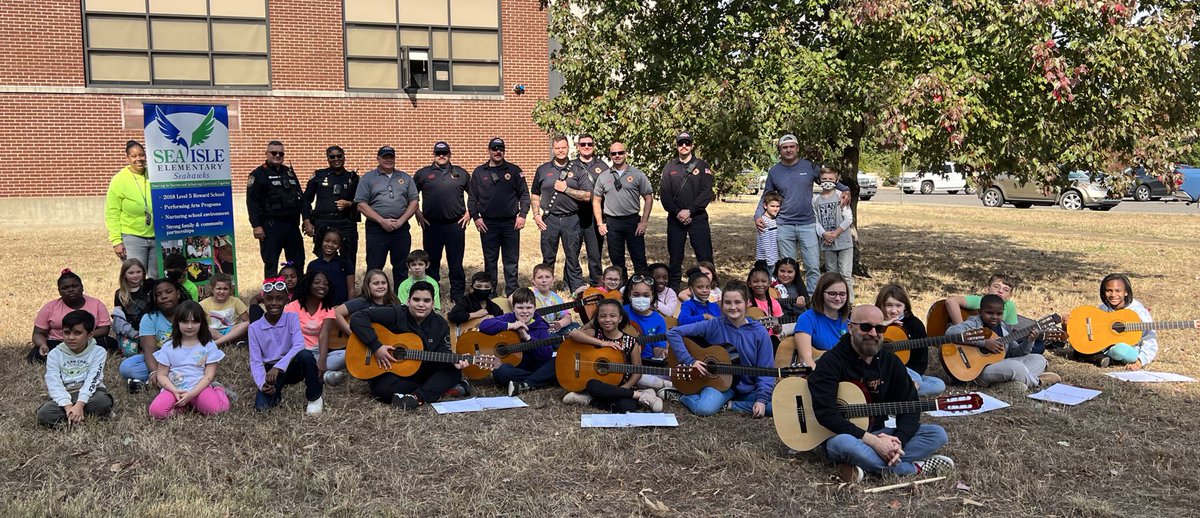 SeaIsleSeahawks's tweet photo. We enjoyed celebrating our 1st Responders on such a beautiful day. They enjoyed snacks and songs from our Guitar Club and Seahawk Singers. We appreciate you! #FirstRespondersRock #ThankYou #FirstResponders https://t.co/ypjonOKXro